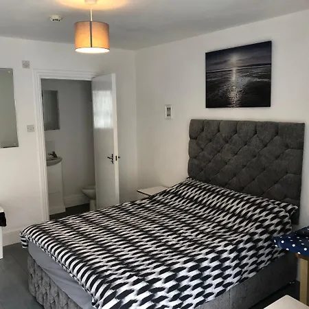 Hostel Tolcarne *
