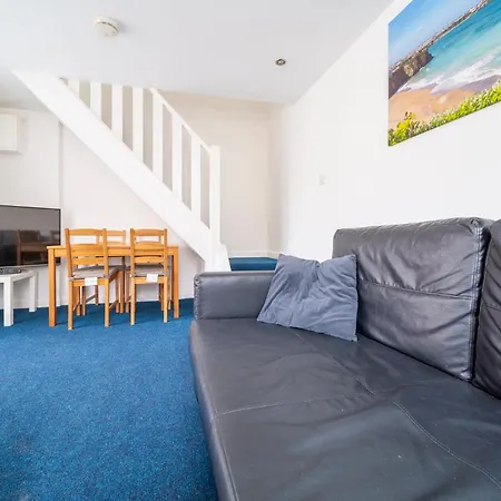 Hostel Tolcarne