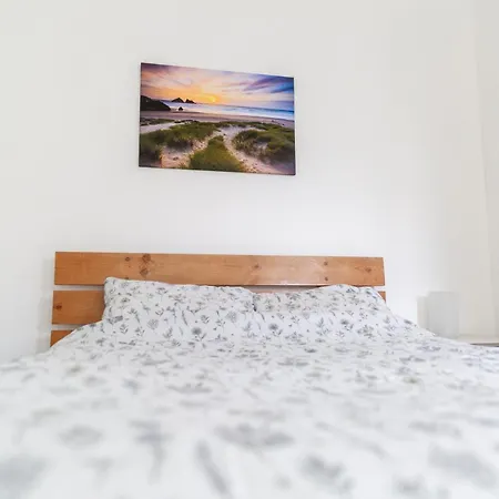 Hostel Tolcarne *