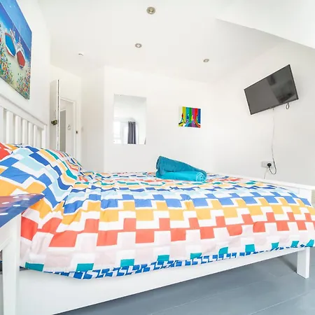 Tolcarne Hostel