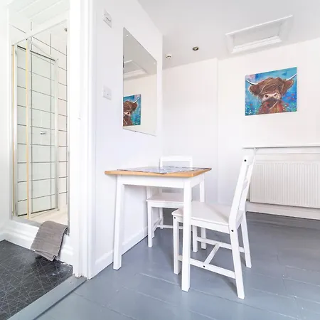 Tolcarne Hostel *